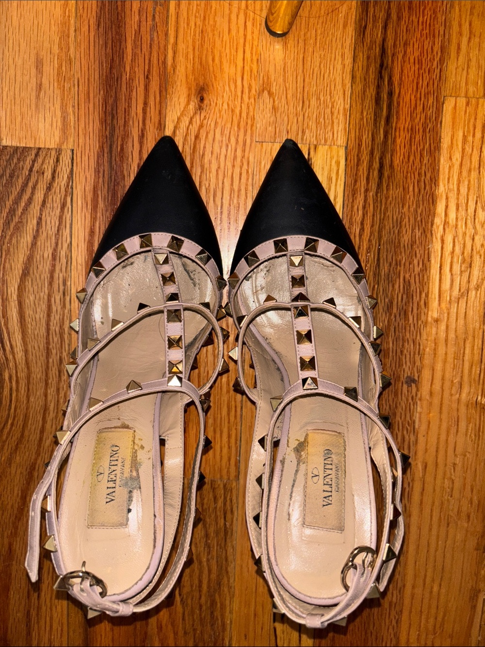 Valentino Black Point-Toe Pump with Nude Rockstud Straps - Picture 4 of 8